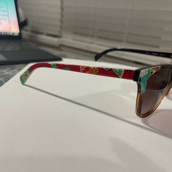 Vera Bradley Sunglasses
Cheryl Women 55-17-45-135 - Picture 7 of 13